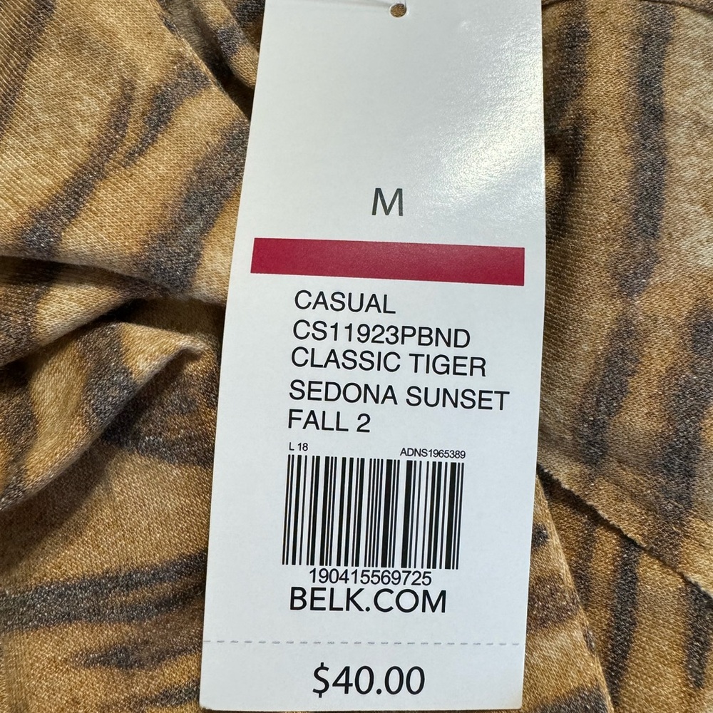 NWT  
ANIMAL PRINT TOP   MEDIUM    #V - Picture 6 of 7